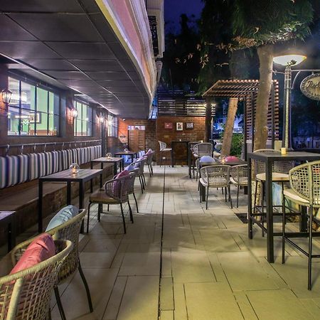 T24 Retro Hotel Mumbai Bagian luar foto