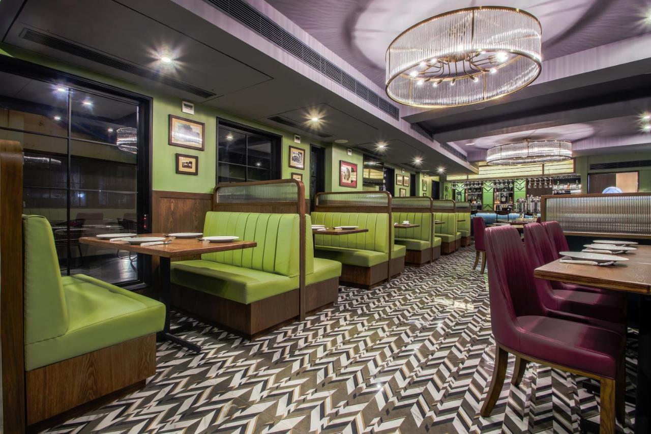 T24 Retro Hotel Mumbai Bagian luar foto