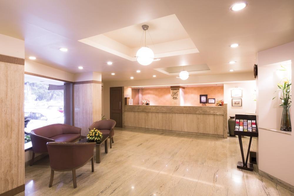 T24 Retro Hotel Mumbai Bagian luar foto