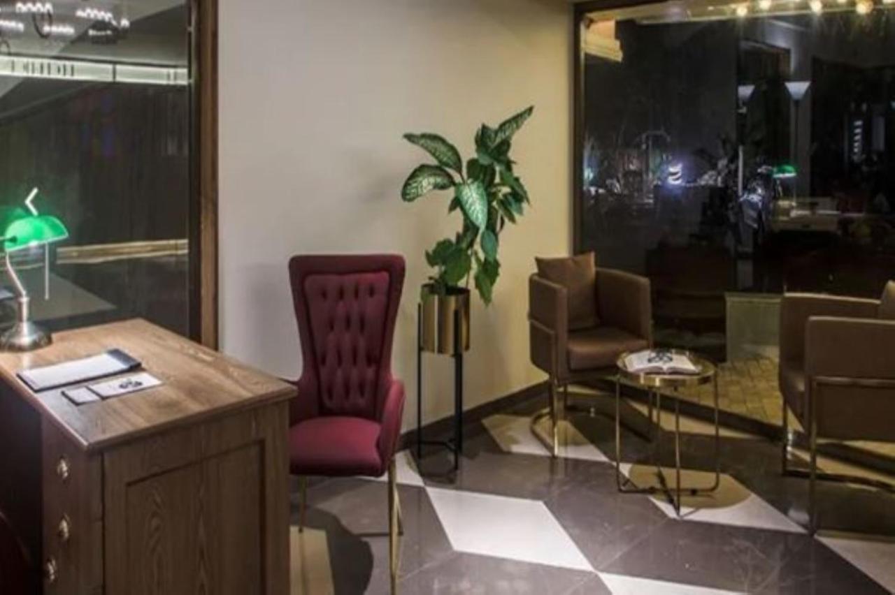 T24 Retro Hotel Mumbai Bagian luar foto