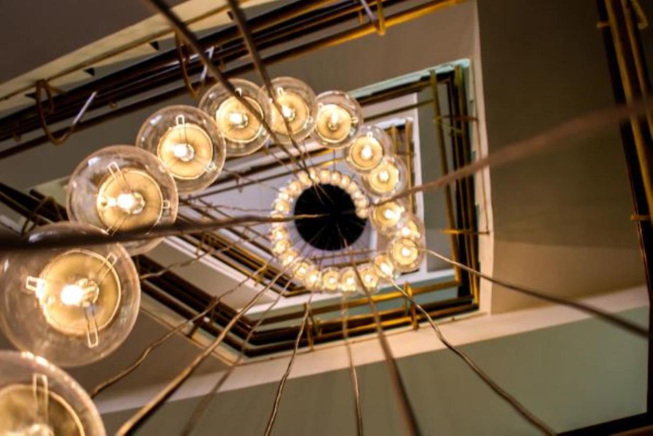 T24 Retro Hotel Mumbai Bagian luar foto