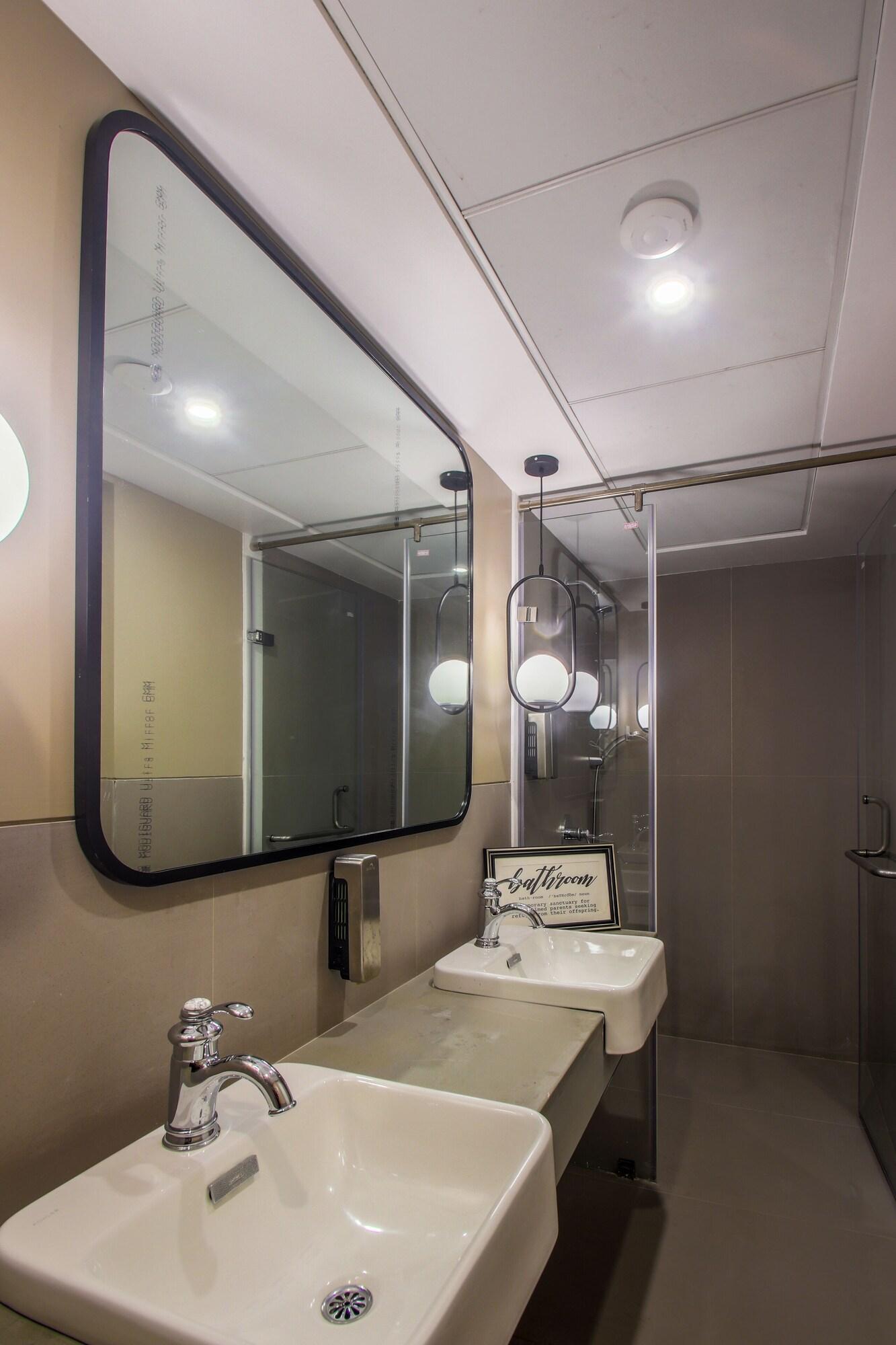 T24 Retro Hotel Mumbai Bagian luar foto