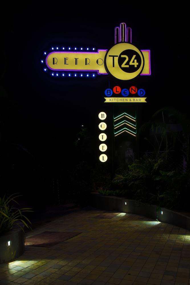 T24 Retro Hotel Mumbai Bagian luar foto