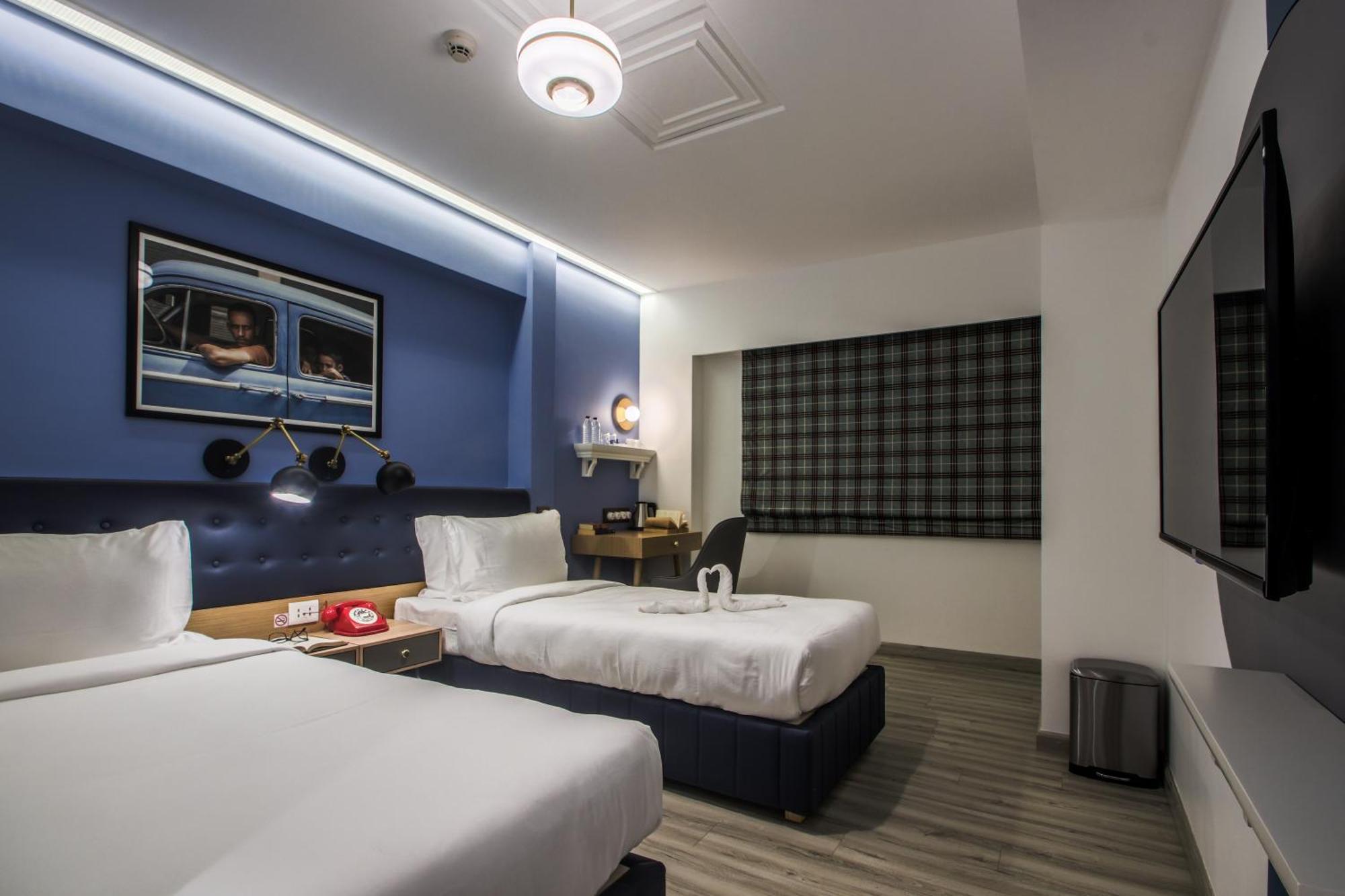 T24 Retro Hotel Mumbai Bagian luar foto