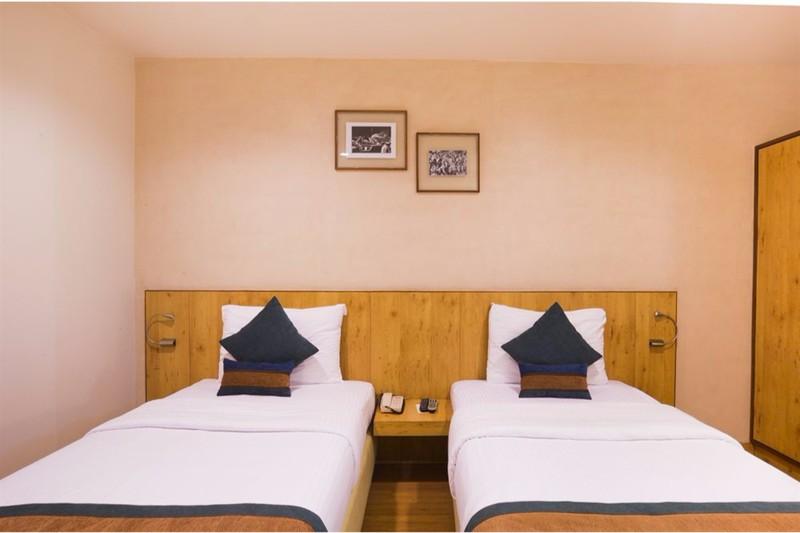 T24 Retro Hotel Mumbai Bagian luar foto