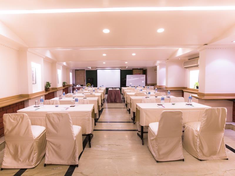 T24 Retro Hotel Mumbai Bagian luar foto