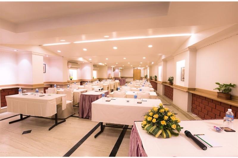 T24 Retro Hotel Mumbai Bagian luar foto