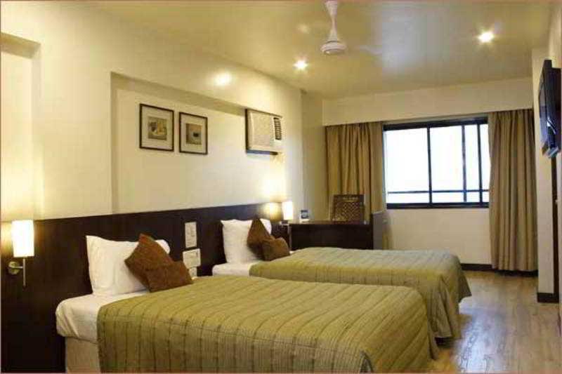 T24 Retro Hotel Mumbai Bagian luar foto