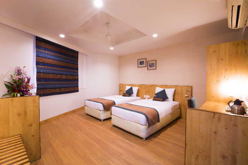 T24 Retro Hotel Mumbai Bagian luar foto